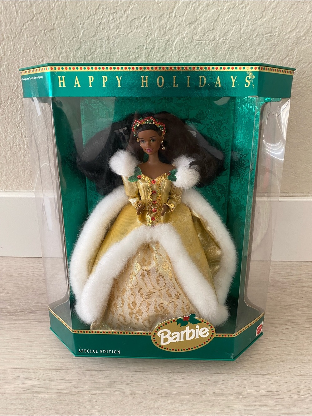 1994 happy holiday Barbie (box damaged)